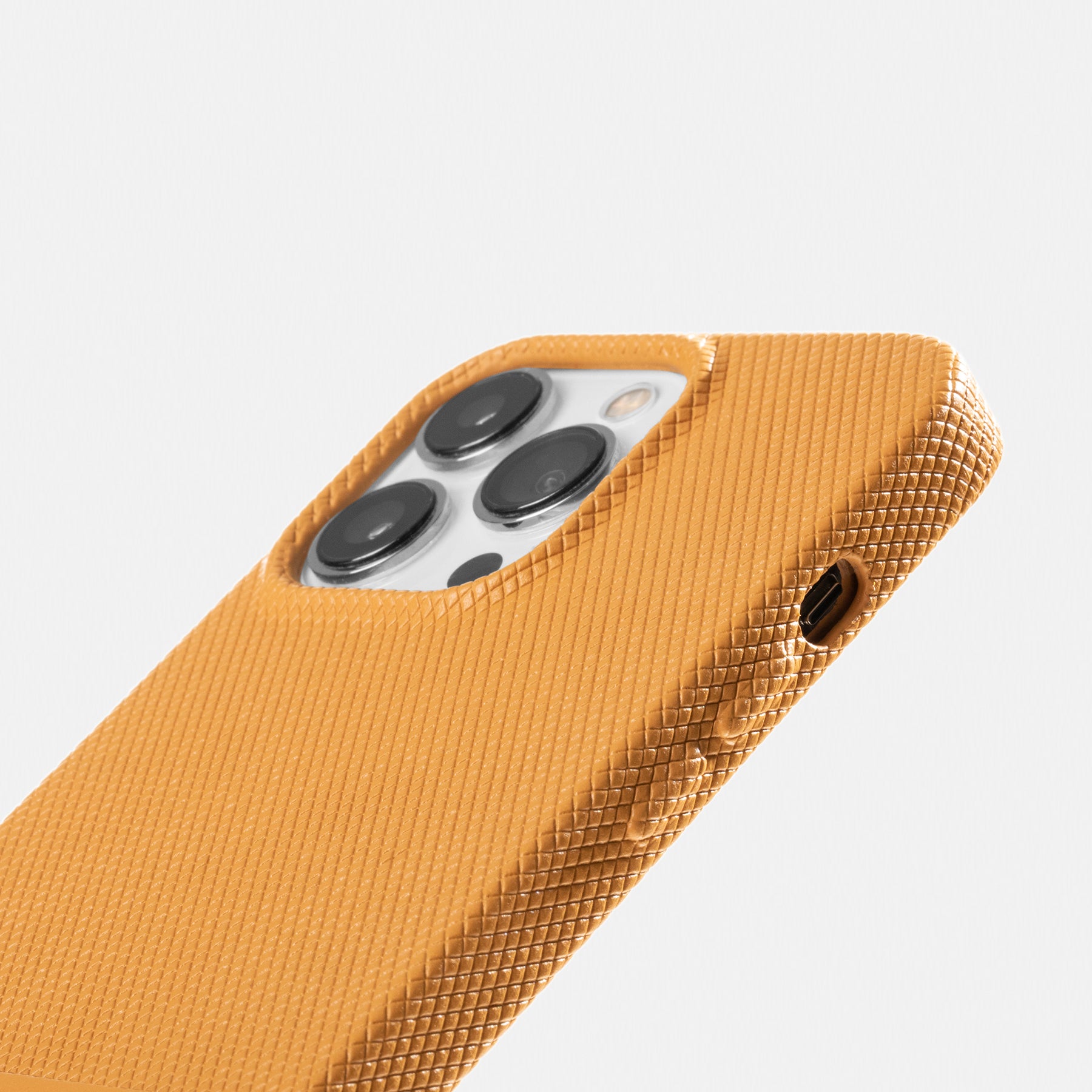 (Re)Classic Case for iPhone 15